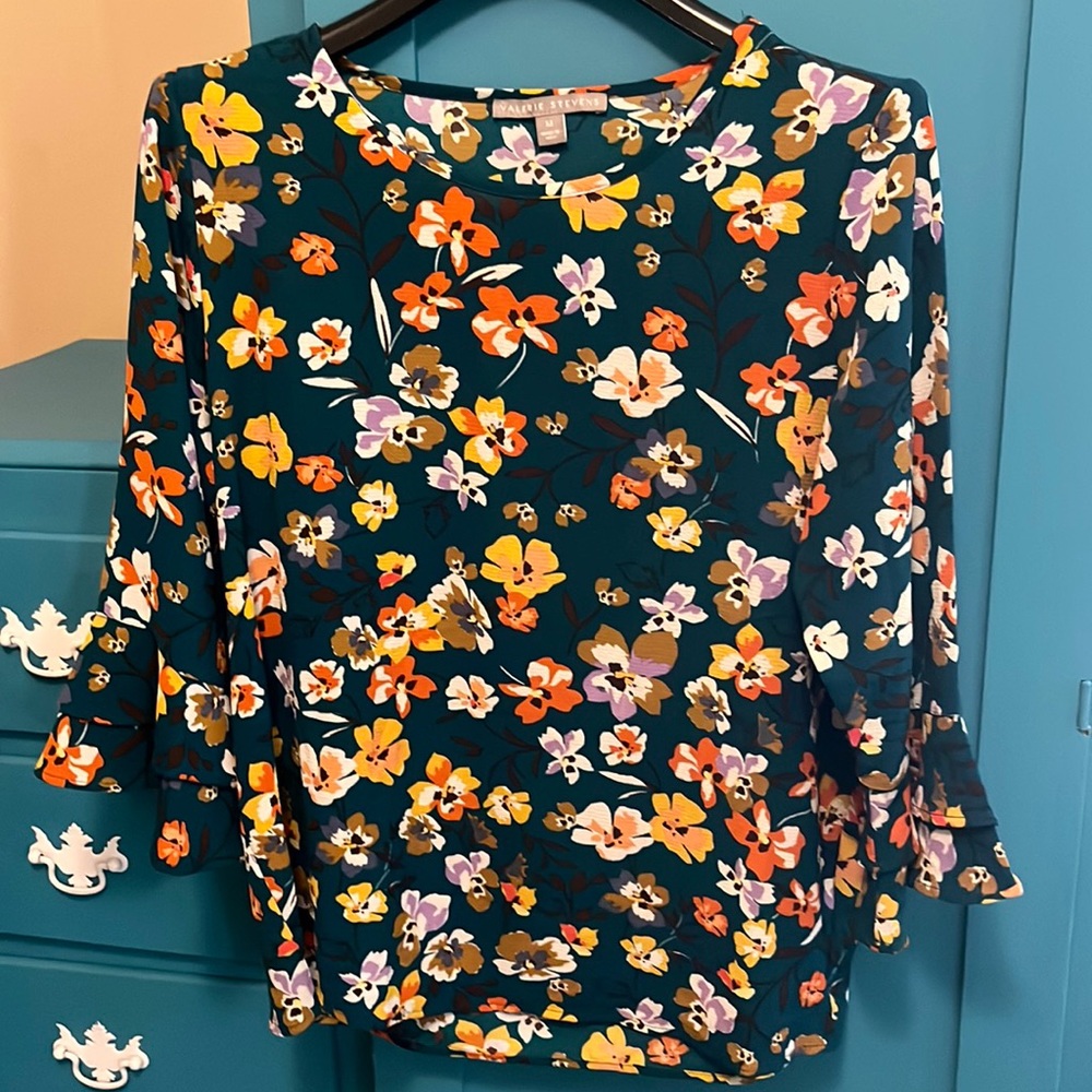 Valerie Stevens womens floral top size medium